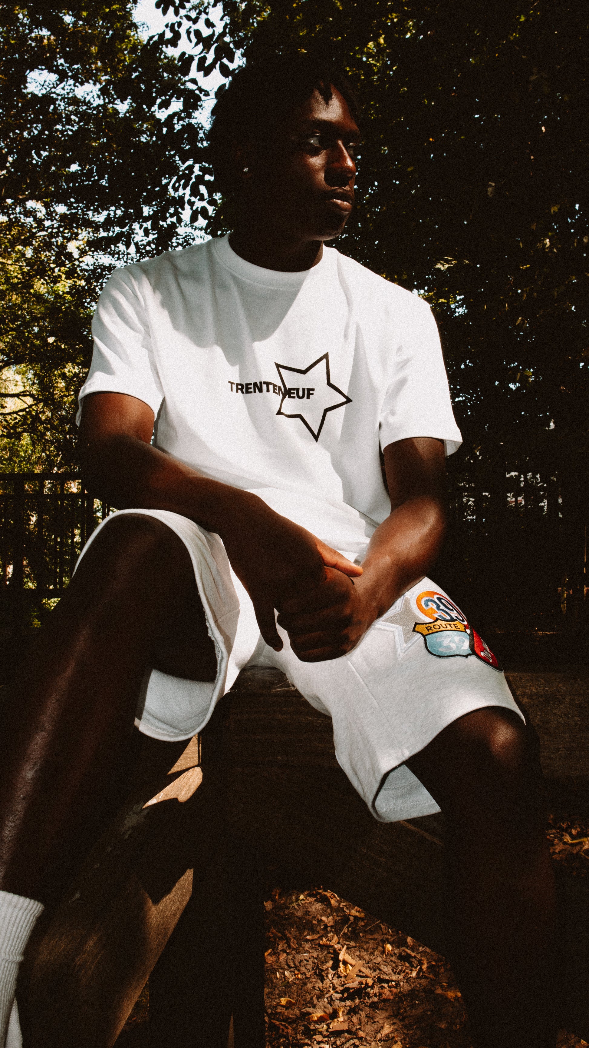 BASICS TEE