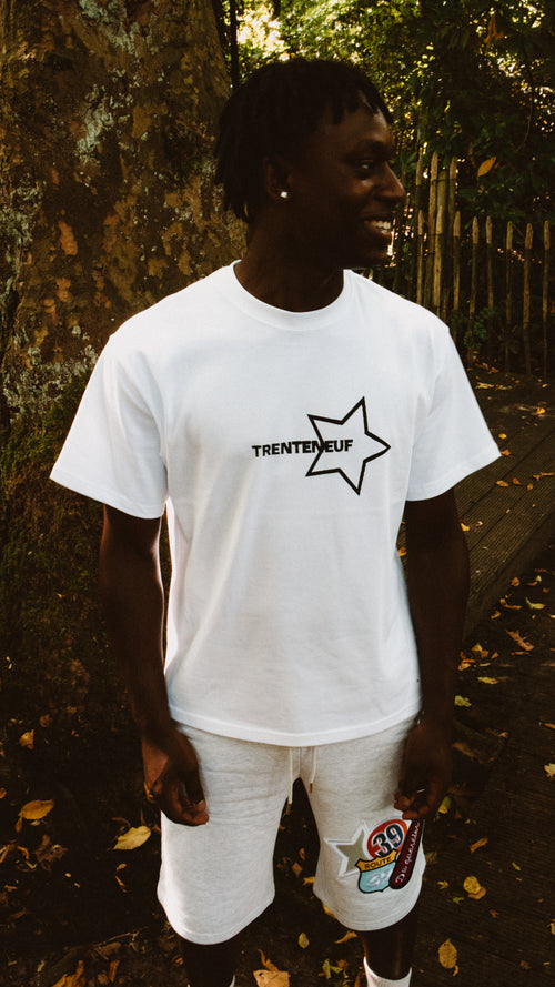 BASICS TEE